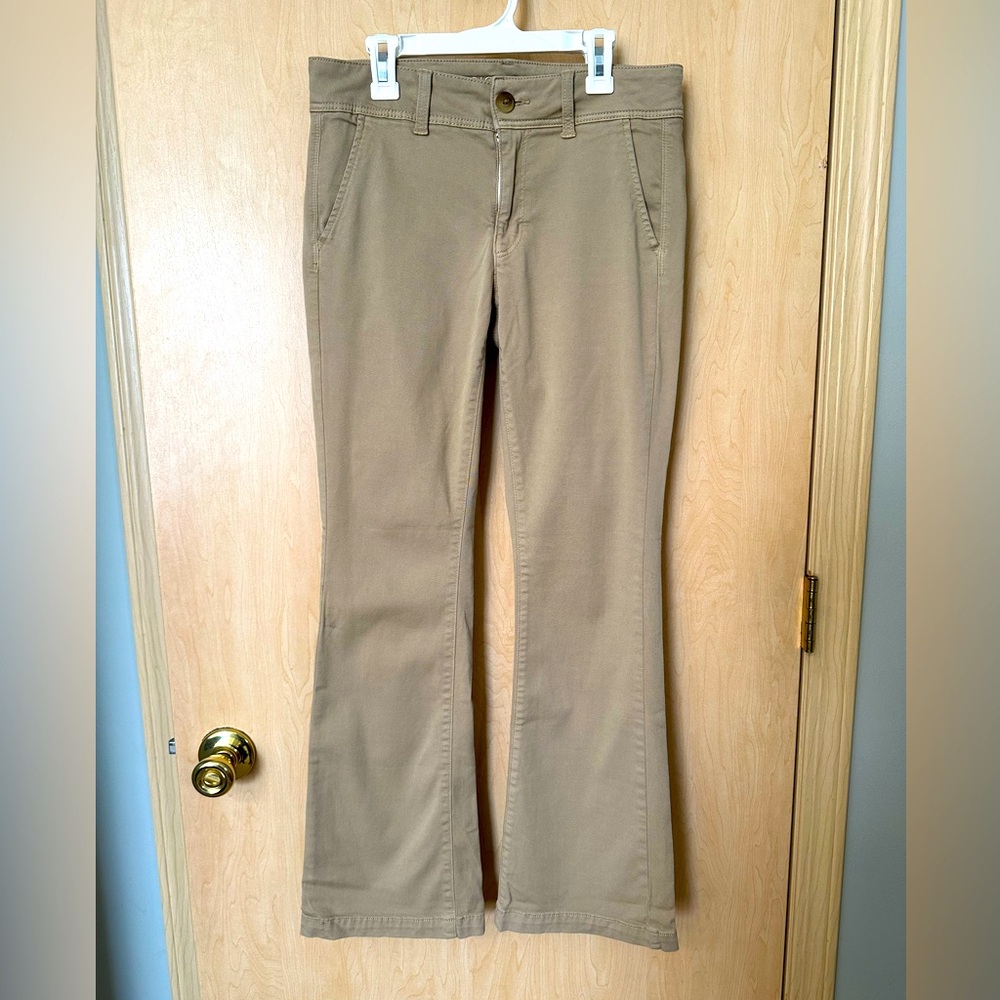 American Eagle Women’s Khaki Pants, Size 6 Short